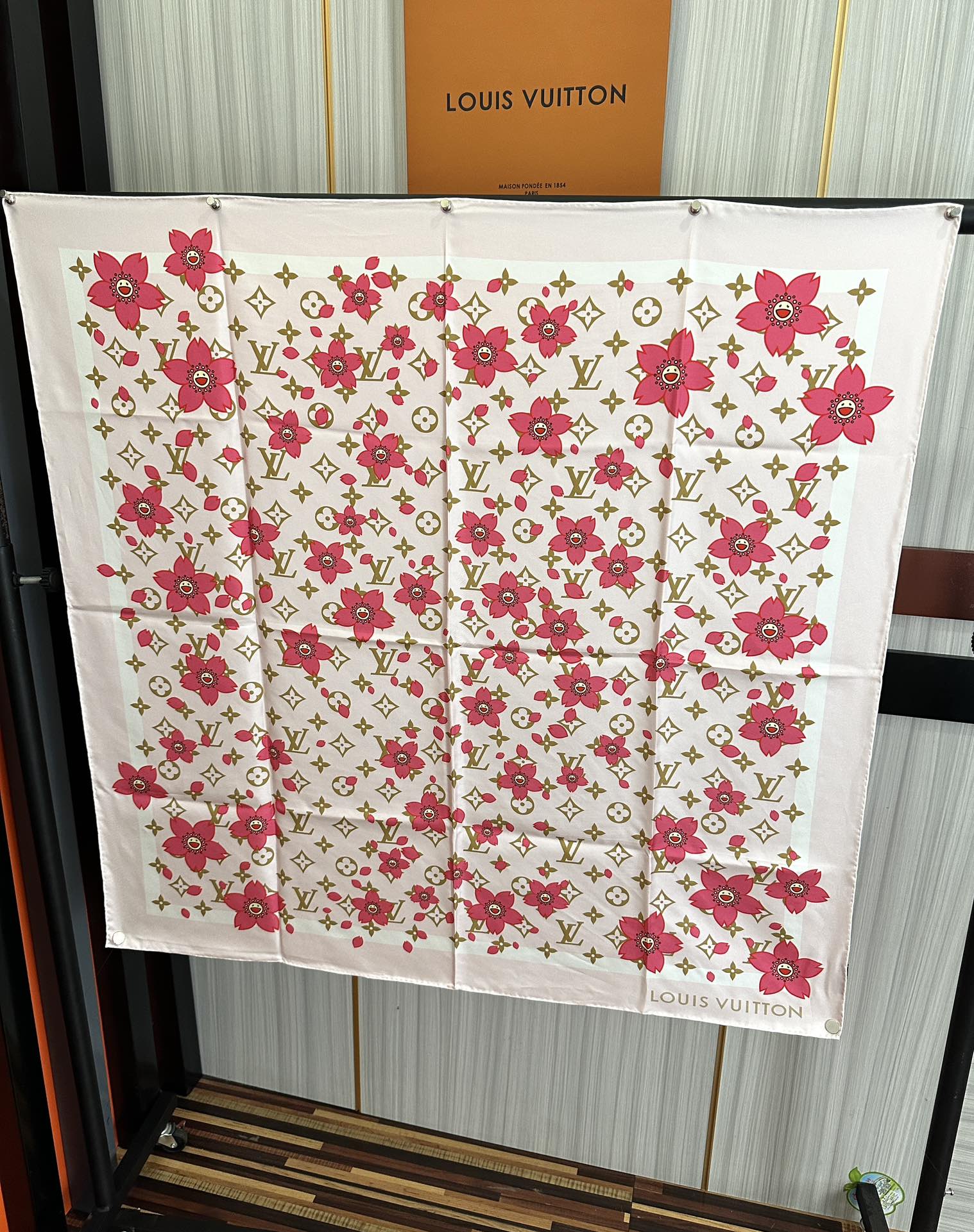 LV SCARF 90 CM IN SILK 723123