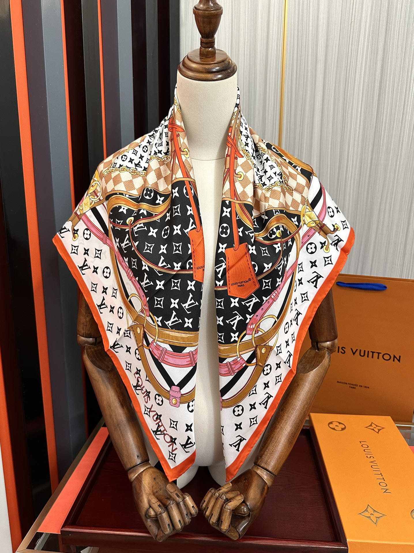 LV SCARF 90 CM IN SILK 729071
