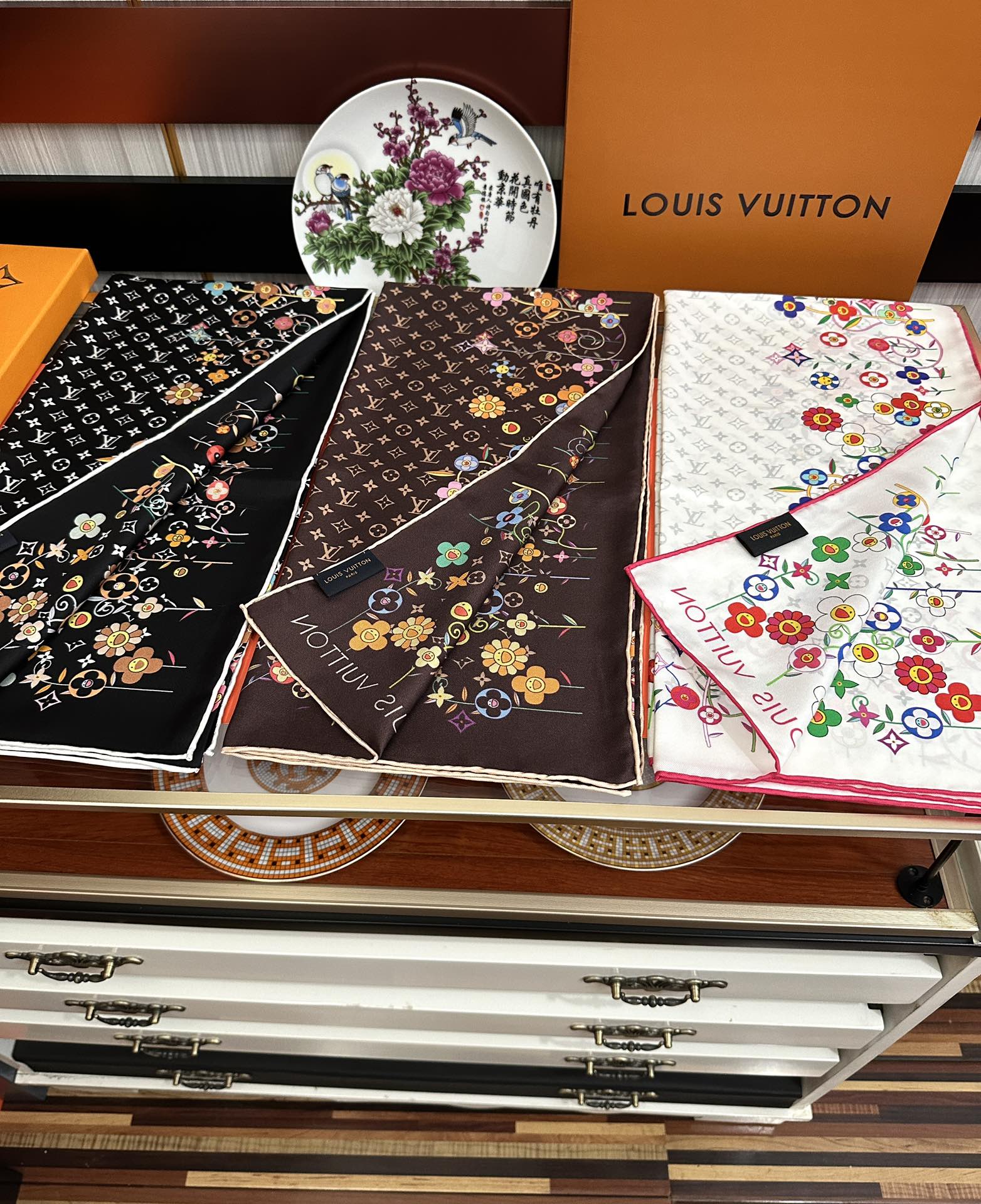 LV SCARF 90 CM IN SILK 730541