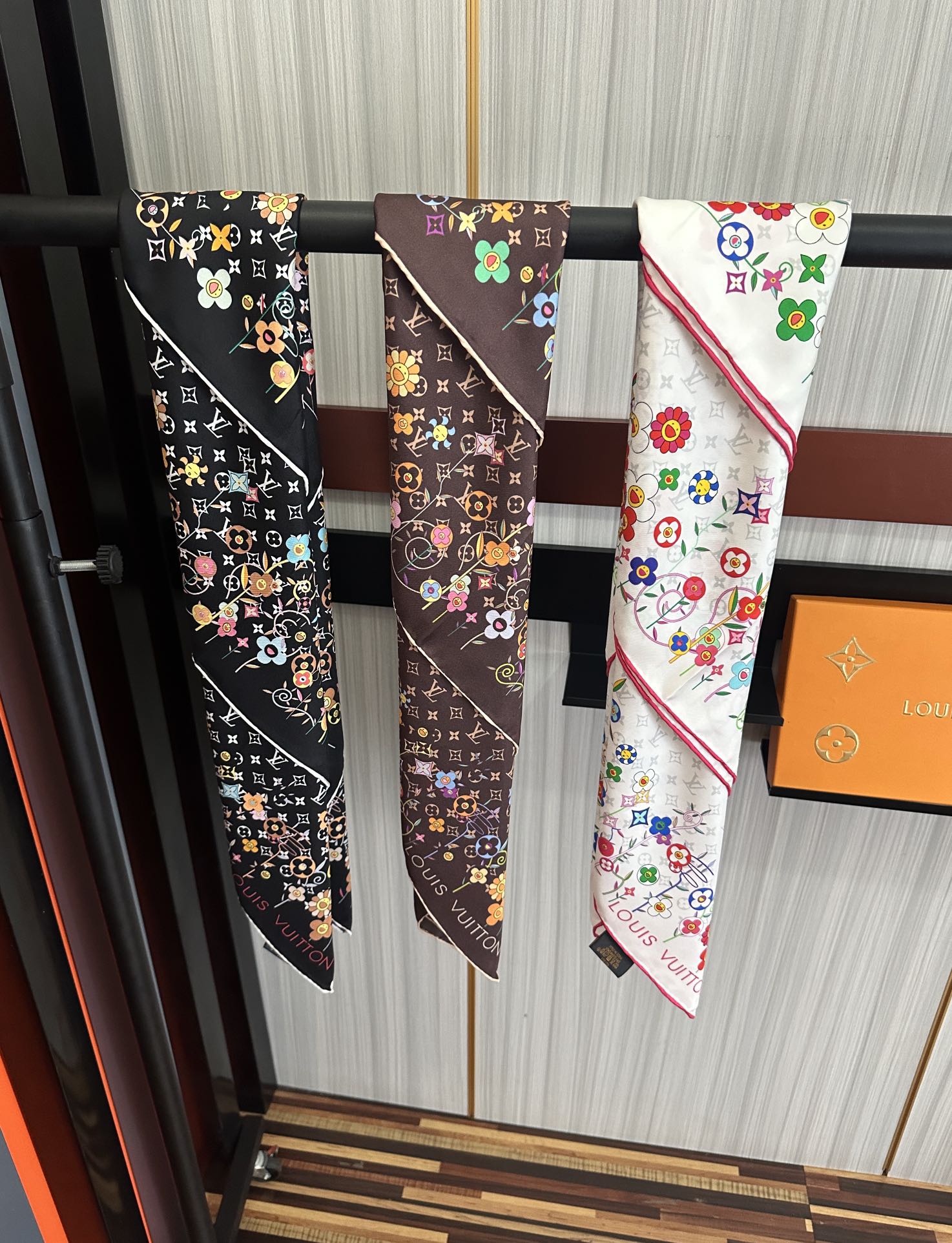 LV SCARF 90 CM IN SILK 730541
