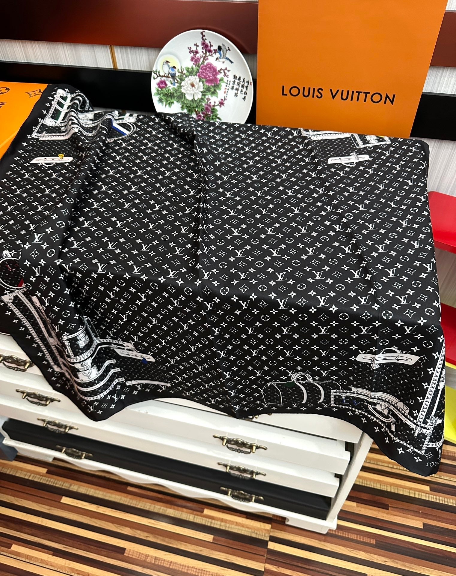 LV SCARF 90 CM IN SILK 733839