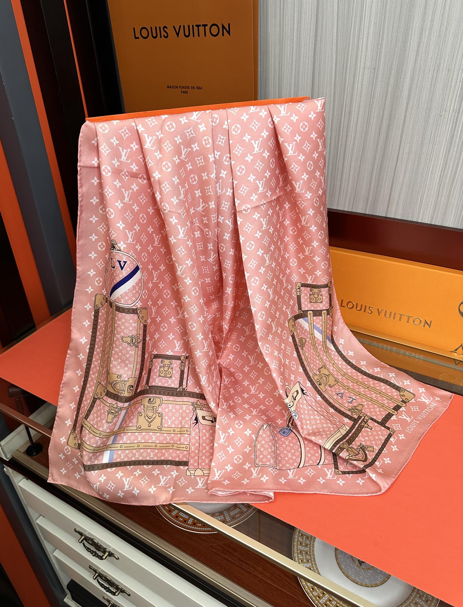 LV SCARF 90 CM IN SILK 733840