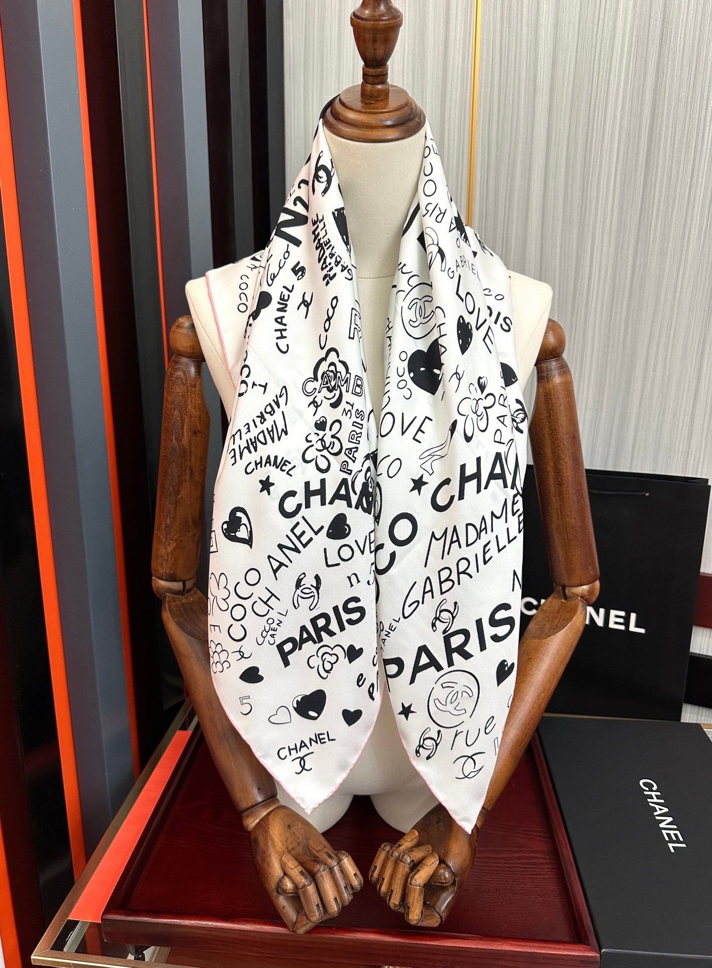 CHANEL 26S SCARF 90 IN SILK 311895