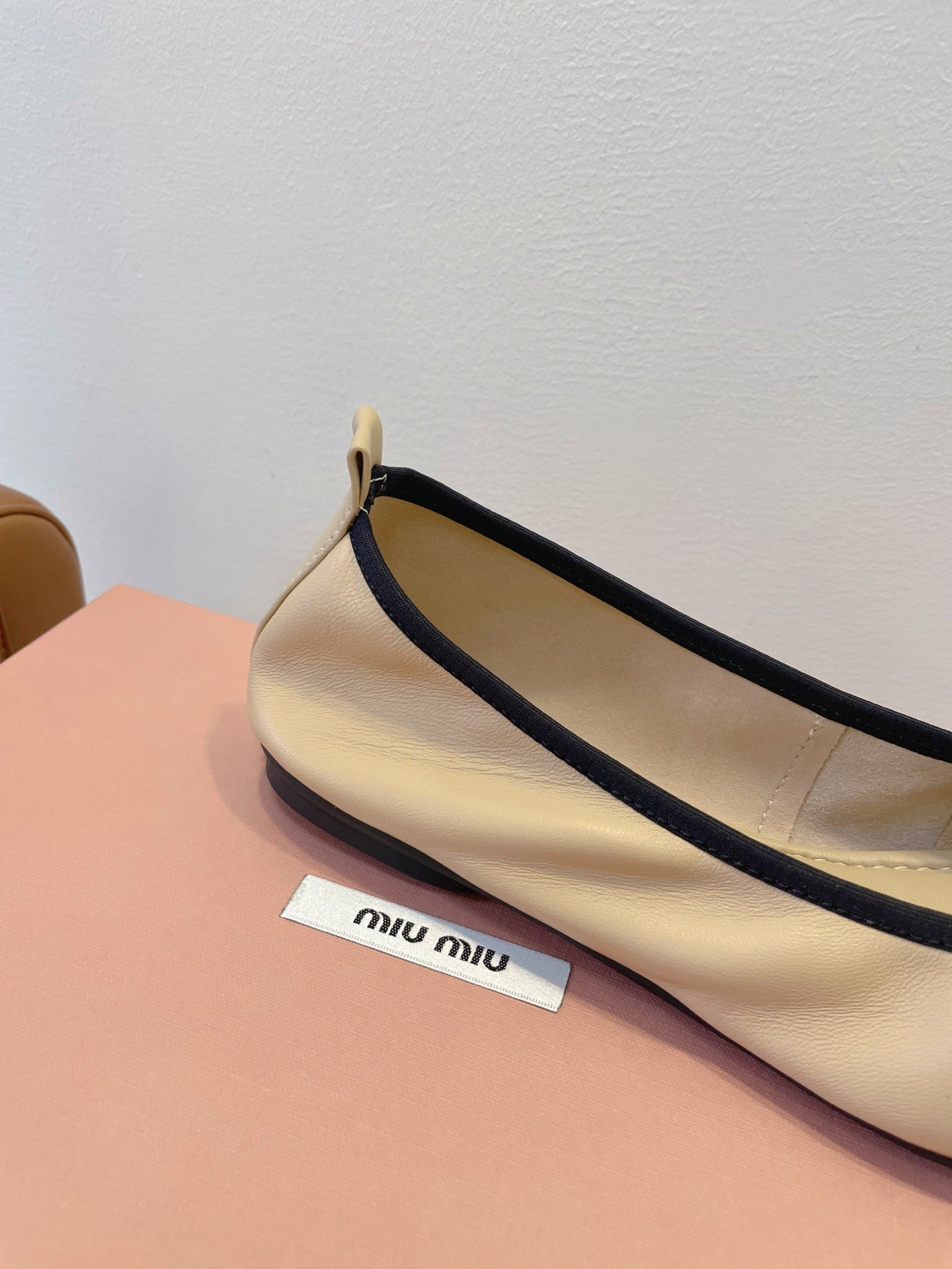 MIUMIU 26S BALLET FLATS IN BEIGE CALFSKIN WITH BOW