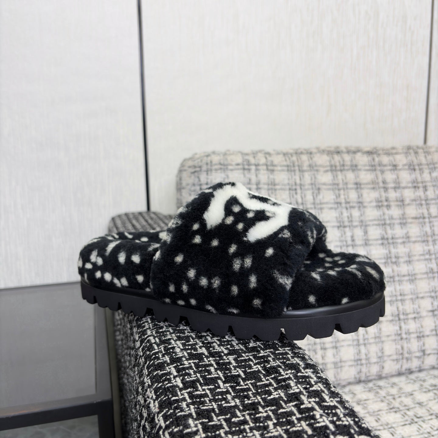 CHANEL 26S PLATFORM SLIDE SANDALS IN BLACK SHEARLING AND WHITE LOGO GG DALMATIAN PRINT