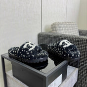 CHANEL 26S PLATFORM SLIDE SANDALS IN BLACK SHEARLING AND WHITE LOGO GG DALMATIAN PRINT