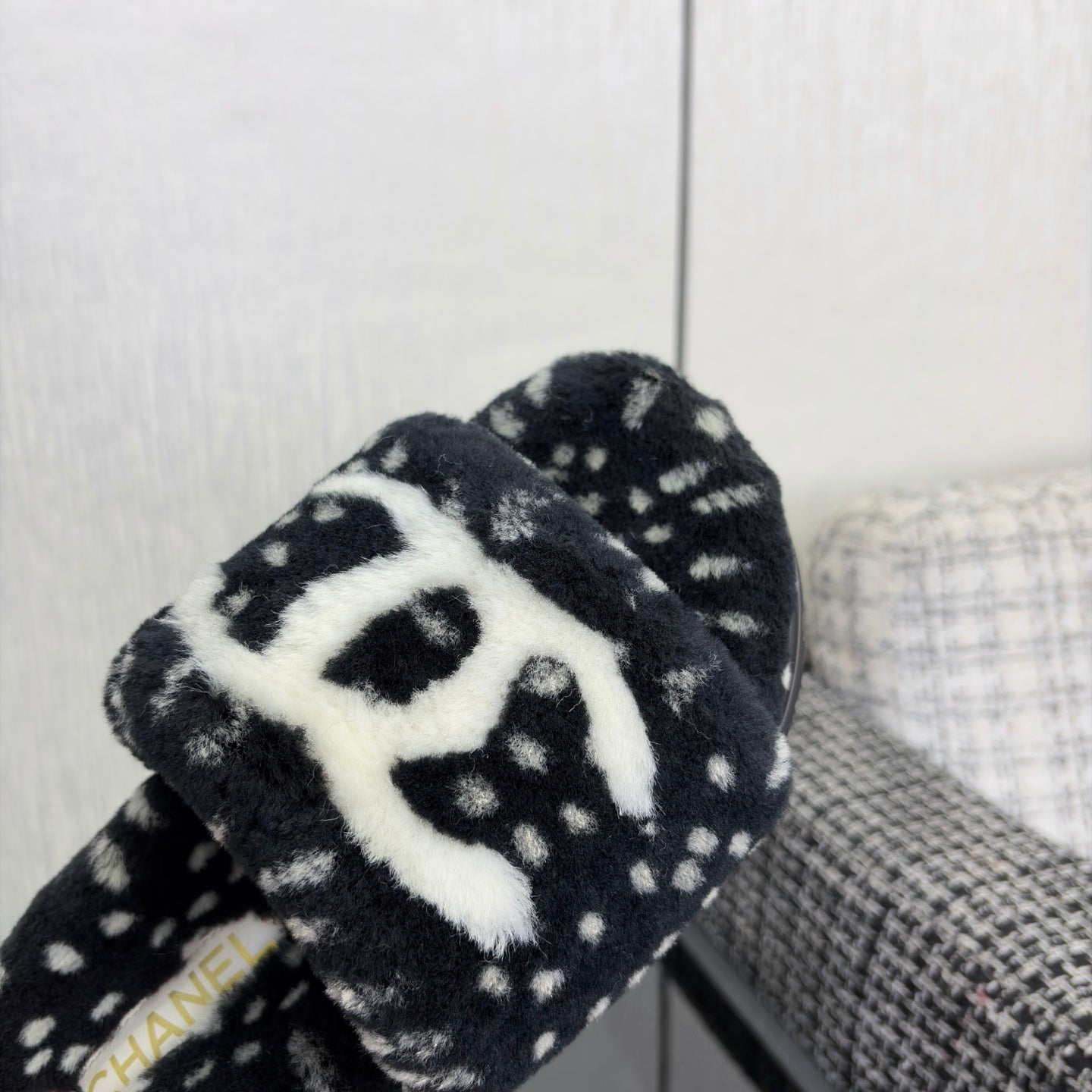 CHANEL 26S PLATFORM SLIDE SANDALS IN BLACK SHEARLING AND WHITE LOGO GG DALMATIAN PRINT