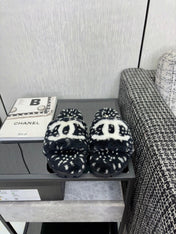 CHANEL 26S PLATFORM SLIDE SANDALS IN BLACK SHEARLING AND WHITE LOGO GG DALMATIAN PRINT