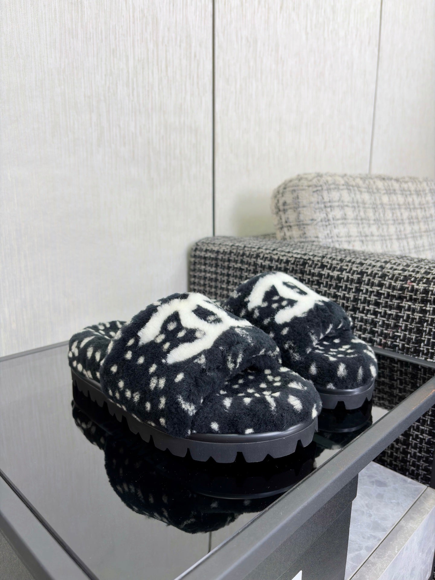 CHANEL 26S PLATFORM SLIDE SANDALS IN BLACK SHEARLING AND WHITE LOGO GG DALMATIAN PRINT