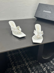 CHANEL 26S HIGH-HEEL THONG SANDALS IN WHITE LAMBSKIN WITH FLOWER DETAIL