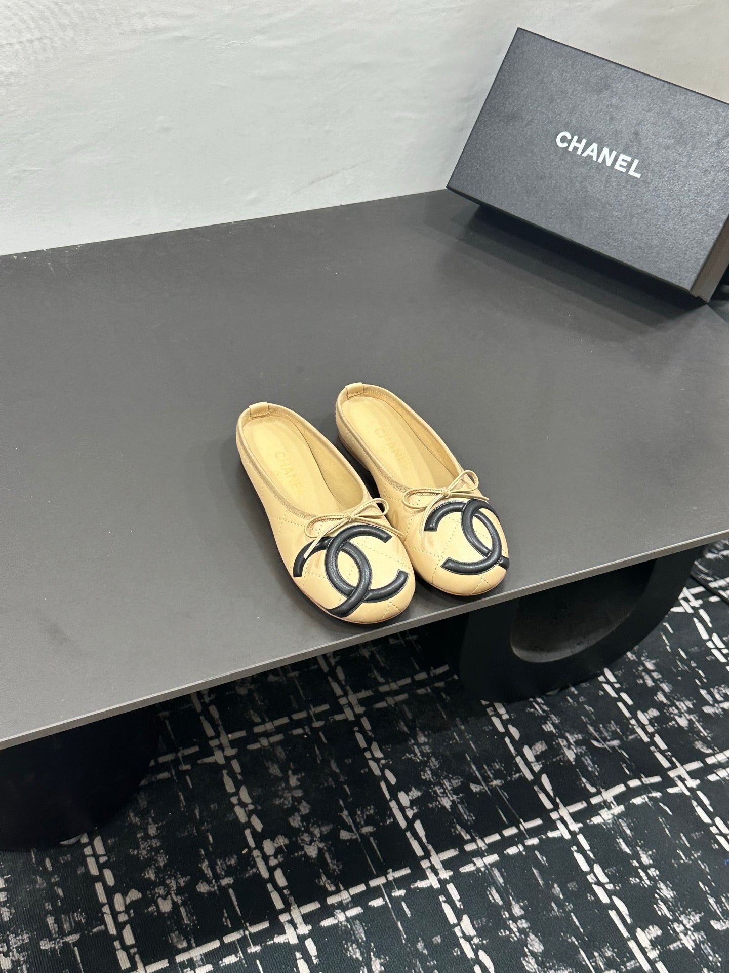 CHANEL 26S BALLET FLATS IN BEIGE CALFSKIN WITH BLACK CC LOGO