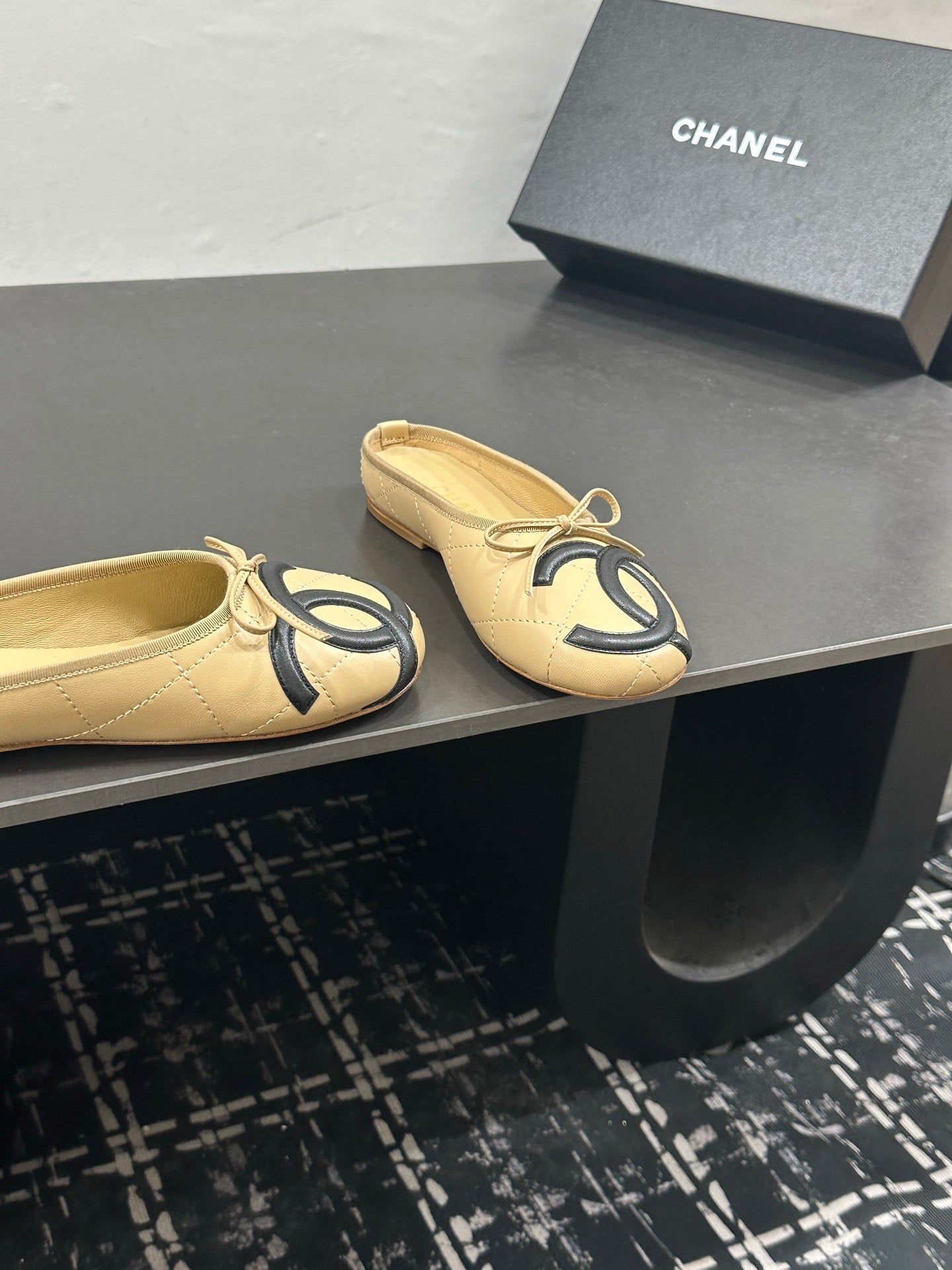 CHANEL 26S BALLET FLATS IN BEIGE CALFSKIN WITH BLACK CC LOGO