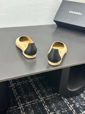 CHANEL 26S FLAT SHOES IN BEIGE AND BLACK LAMBSKIN