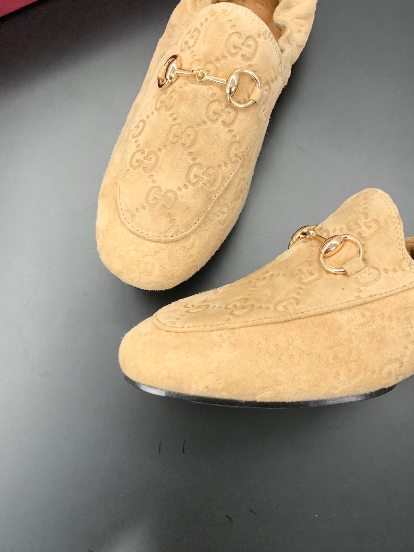 GUCCI 26S LOAFERS IN BEIGE SUEDE