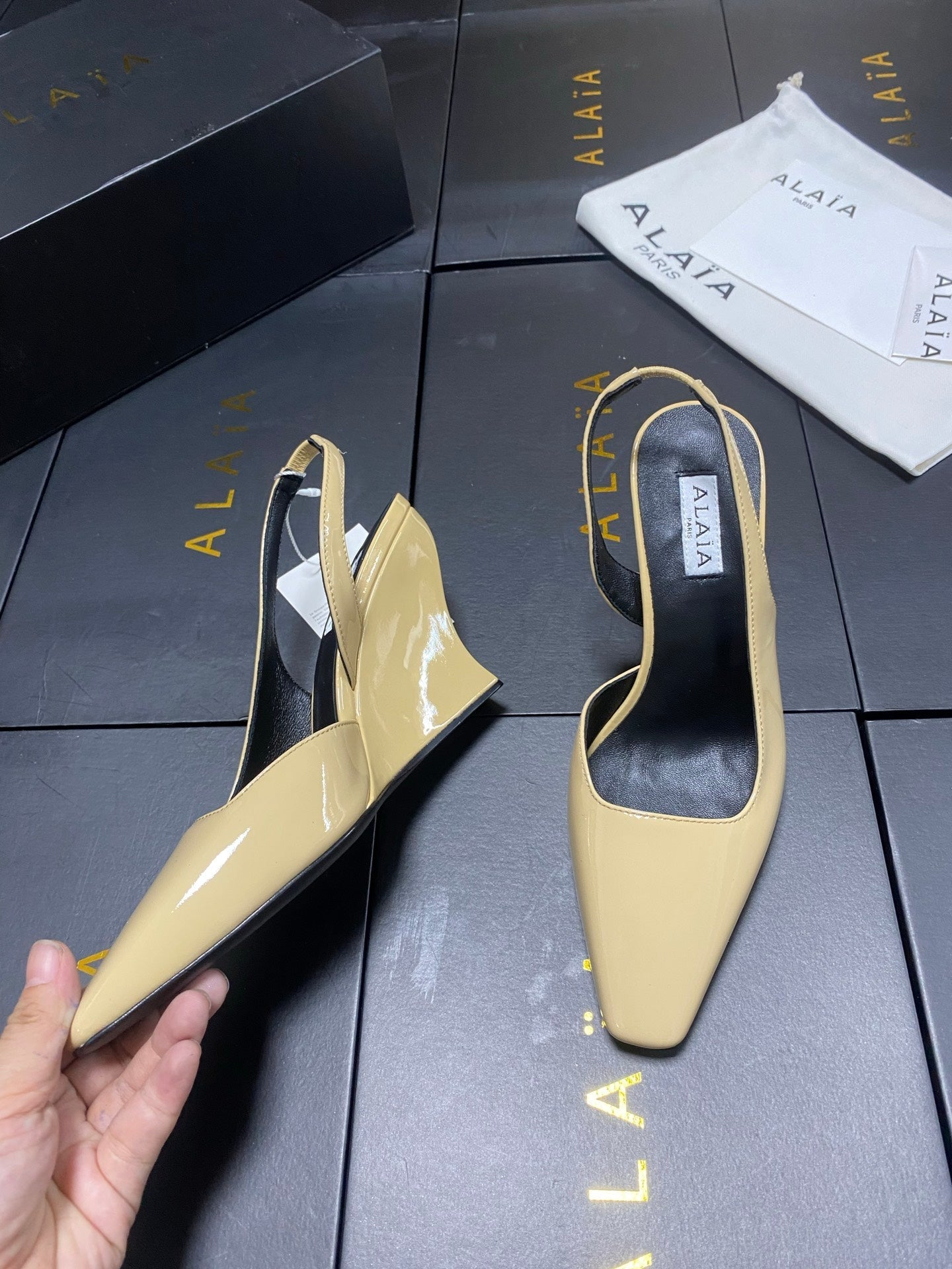 ALAIA 26S WEDGE SLINGBACKS 95 MM IN BEIGE PATENT CALFSKIN