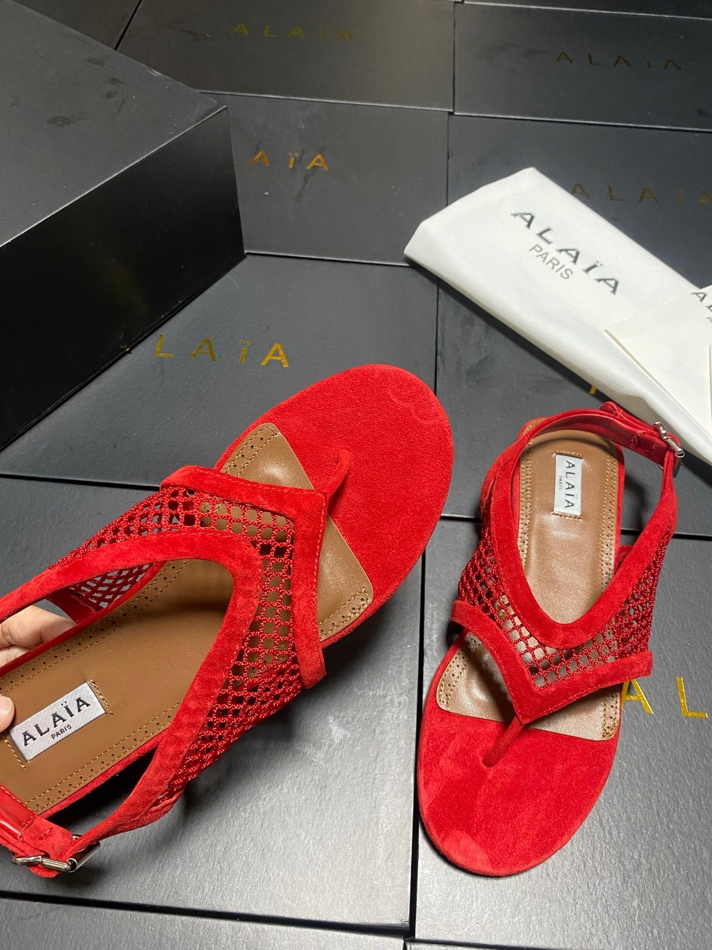ALAIA 26S FLAT MESH THONG SANDALS IN RED SUEDE