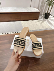 DWAY SLIDES IN BEIGE AND BLACK TECHNICAL FABRIC