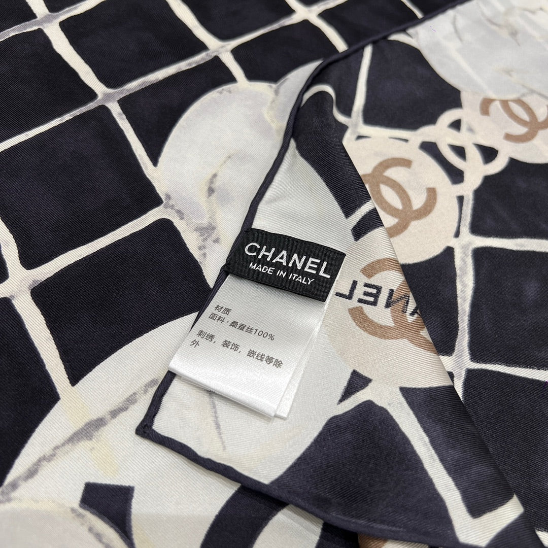 CHANEL 26S SCARF 90 IN SILK 311804