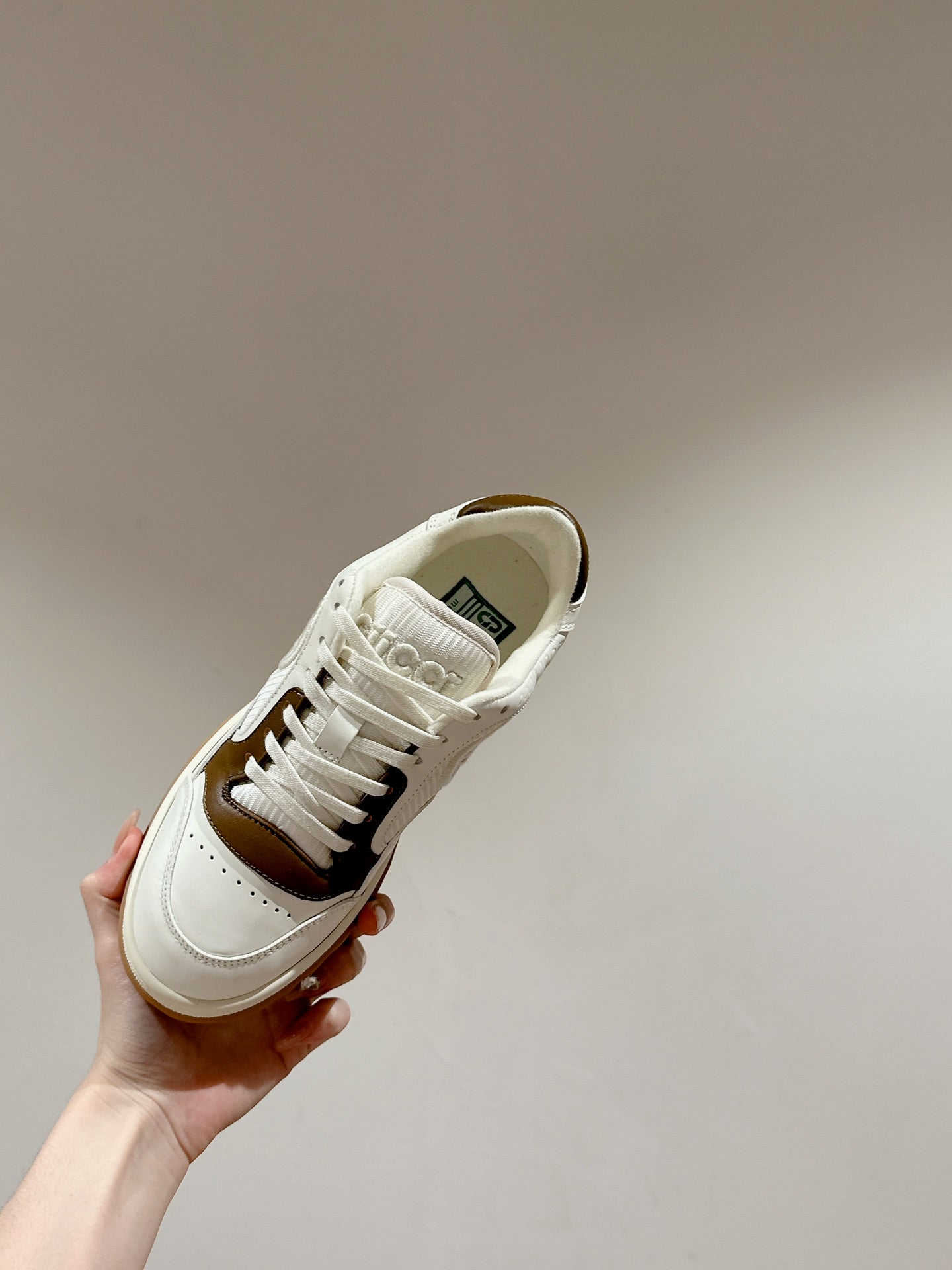 GUCCI 26S SNEAKERS IN WHITE MIX BROWN CALFSKIN