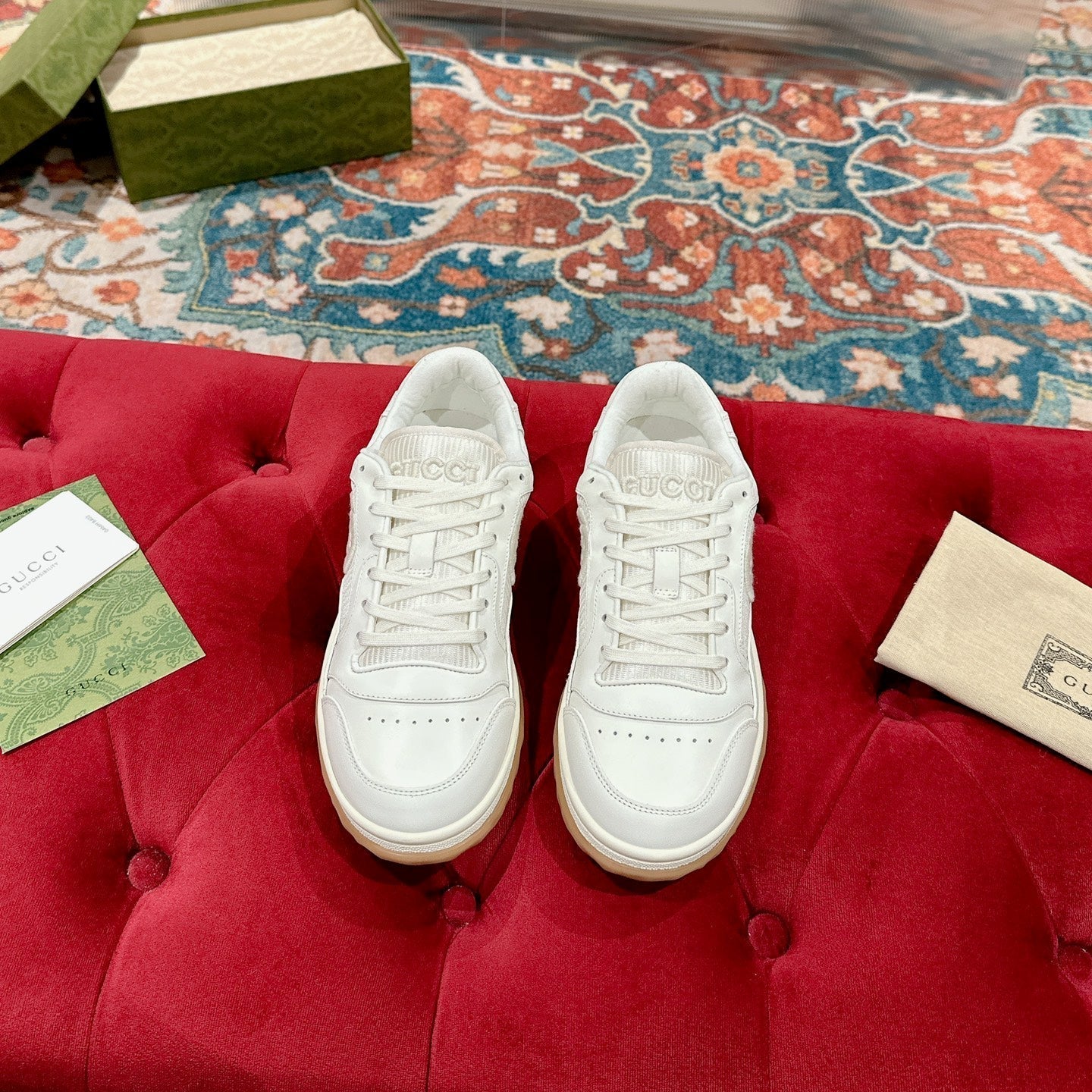 GUCCI 26S SNEAKERS IN WHITE CALFSKIN WITH LOGO