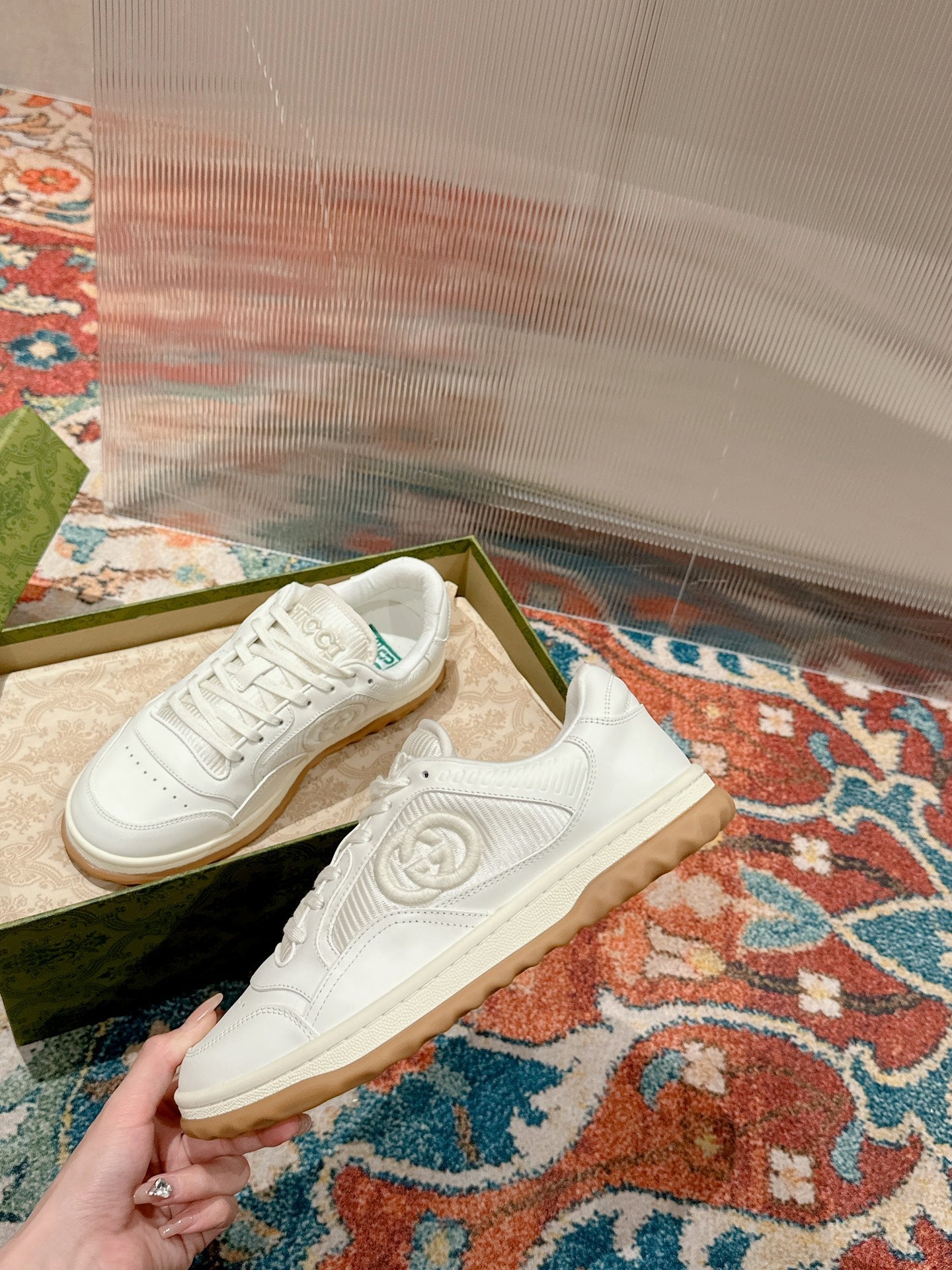 GUCCI 26S SNEAKERS IN WHITE CALFSKIN WITH LOGO