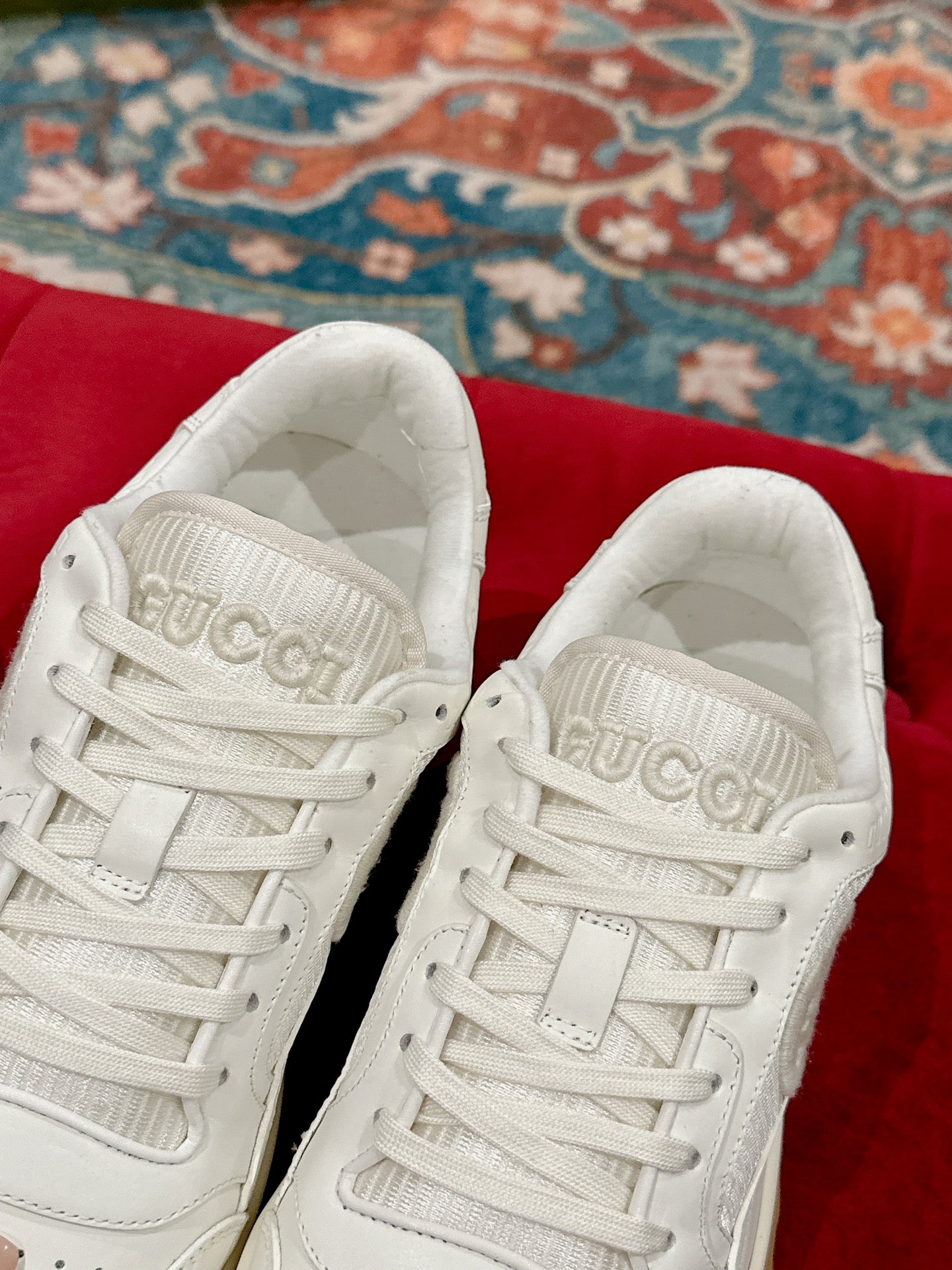 GUCCI 26S SNEAKERS IN WHITE CALFSKIN WITH LOGO