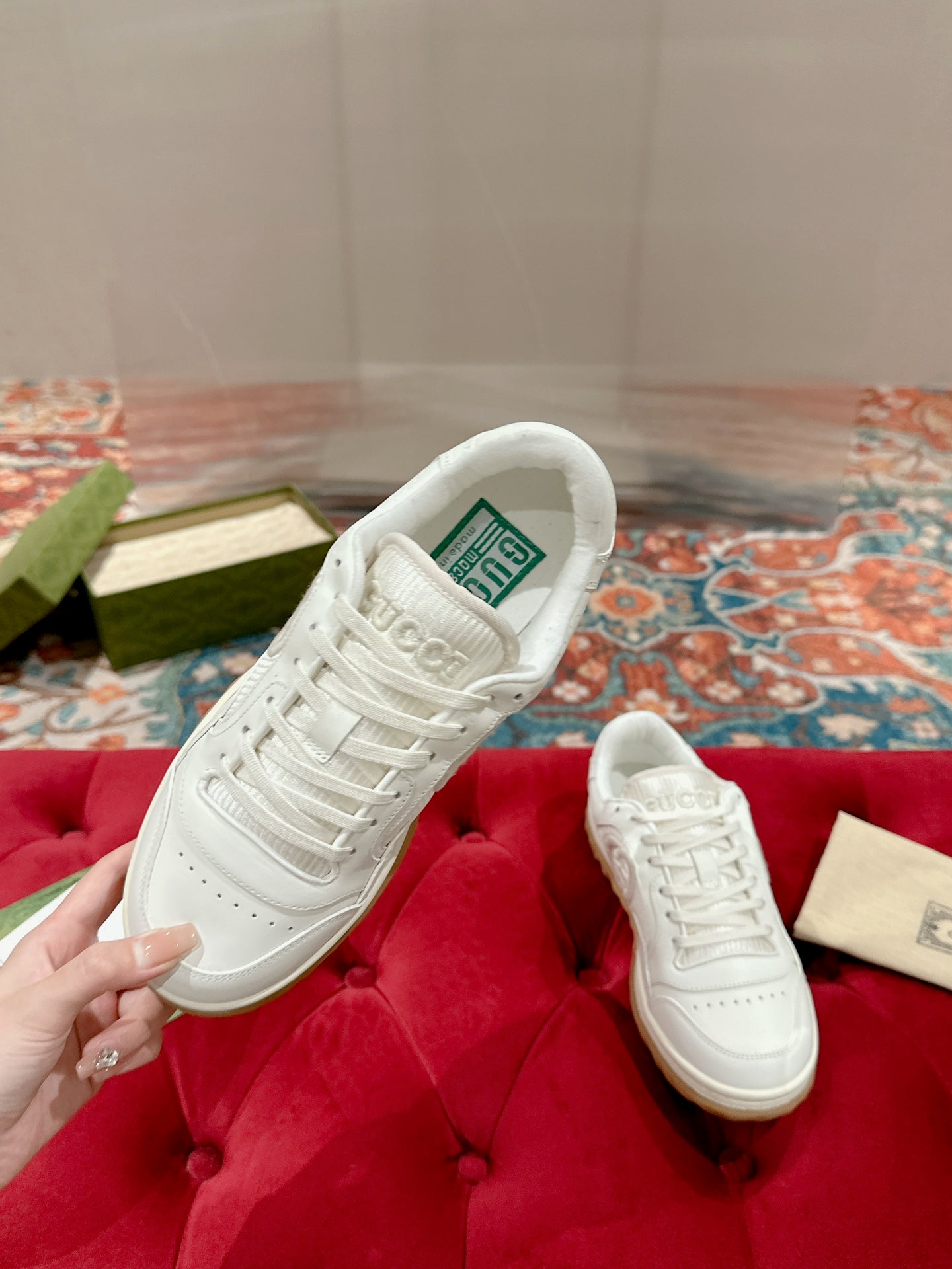 GUCCI 26S SNEAKERS IN WHITE CALFSKIN WITH LOGO