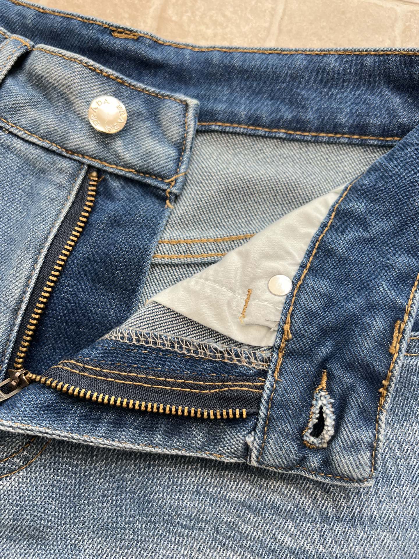 PRADA 26S SHORTS STYLE 865