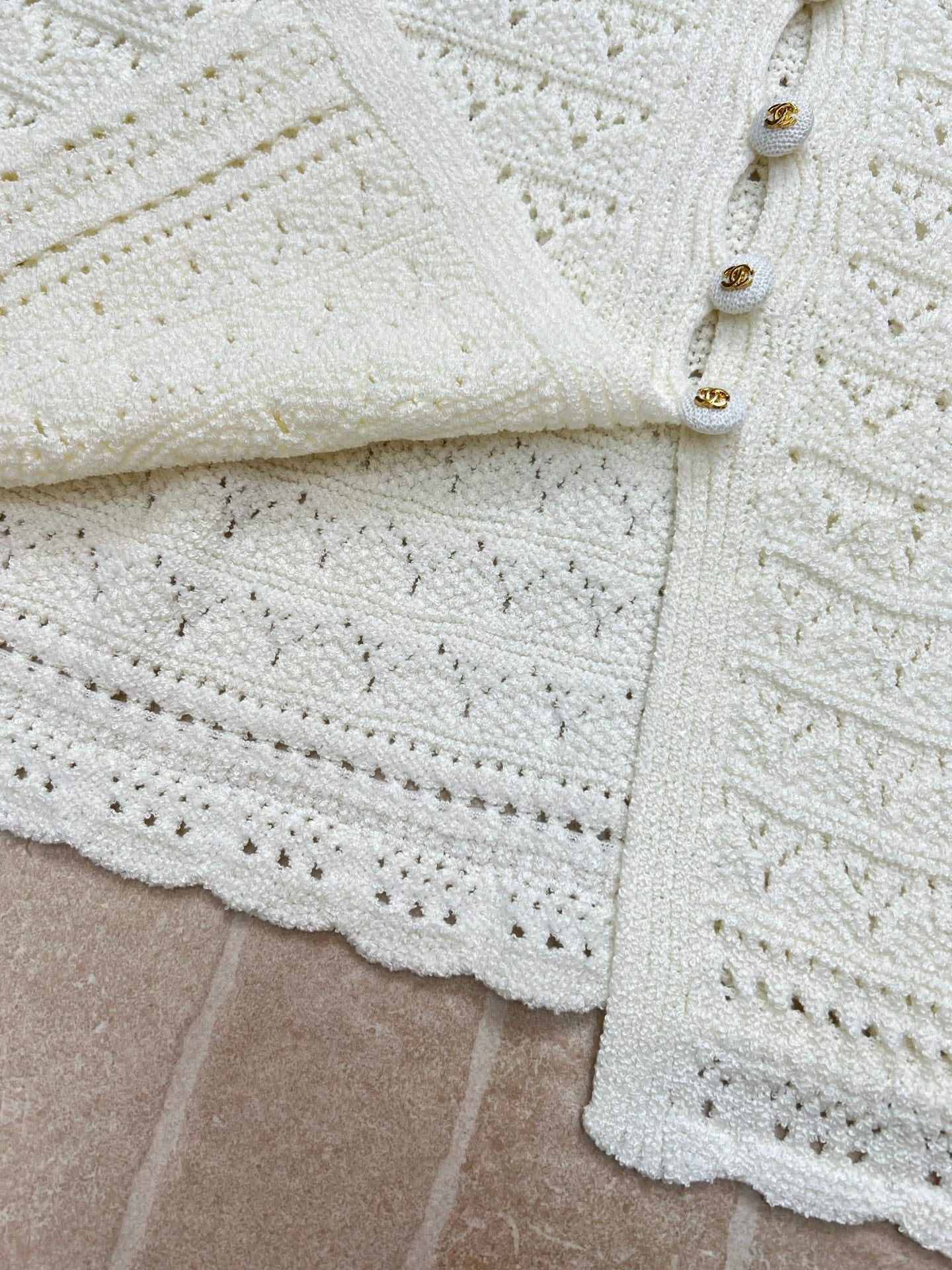 CHANEL 26S SHORT-SLEEVE KNIT CARDIGAN 1415