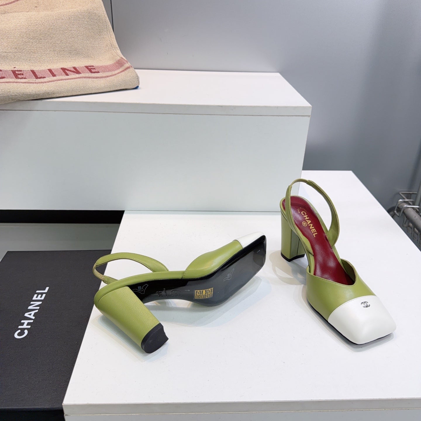 CHANEL 26S SLINGBACK 95 MM IN GREEN LAMBSKIN WITH WHITE CAP TOE
