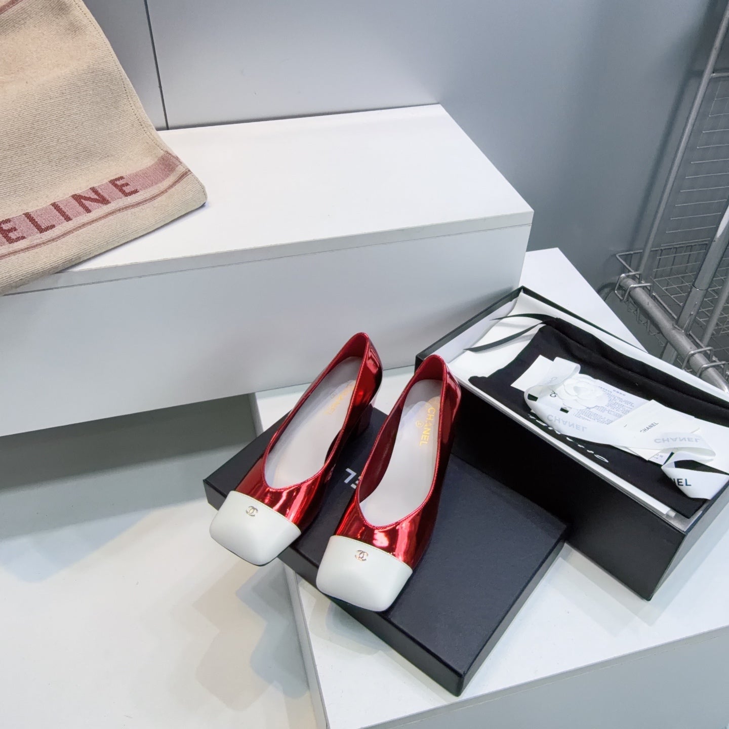 CHANEL 26S SQUARE-TOE HIGH HEELS 55 MM IN RED GLOSSY LAMBSKIN WITH WHITE CAP TOE