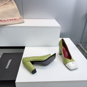 CHANEL 26S SQUARE-TOE HIGH HEELS 95 MM IN GREEN LAMBSKIN WITH WHITE CAP TOE