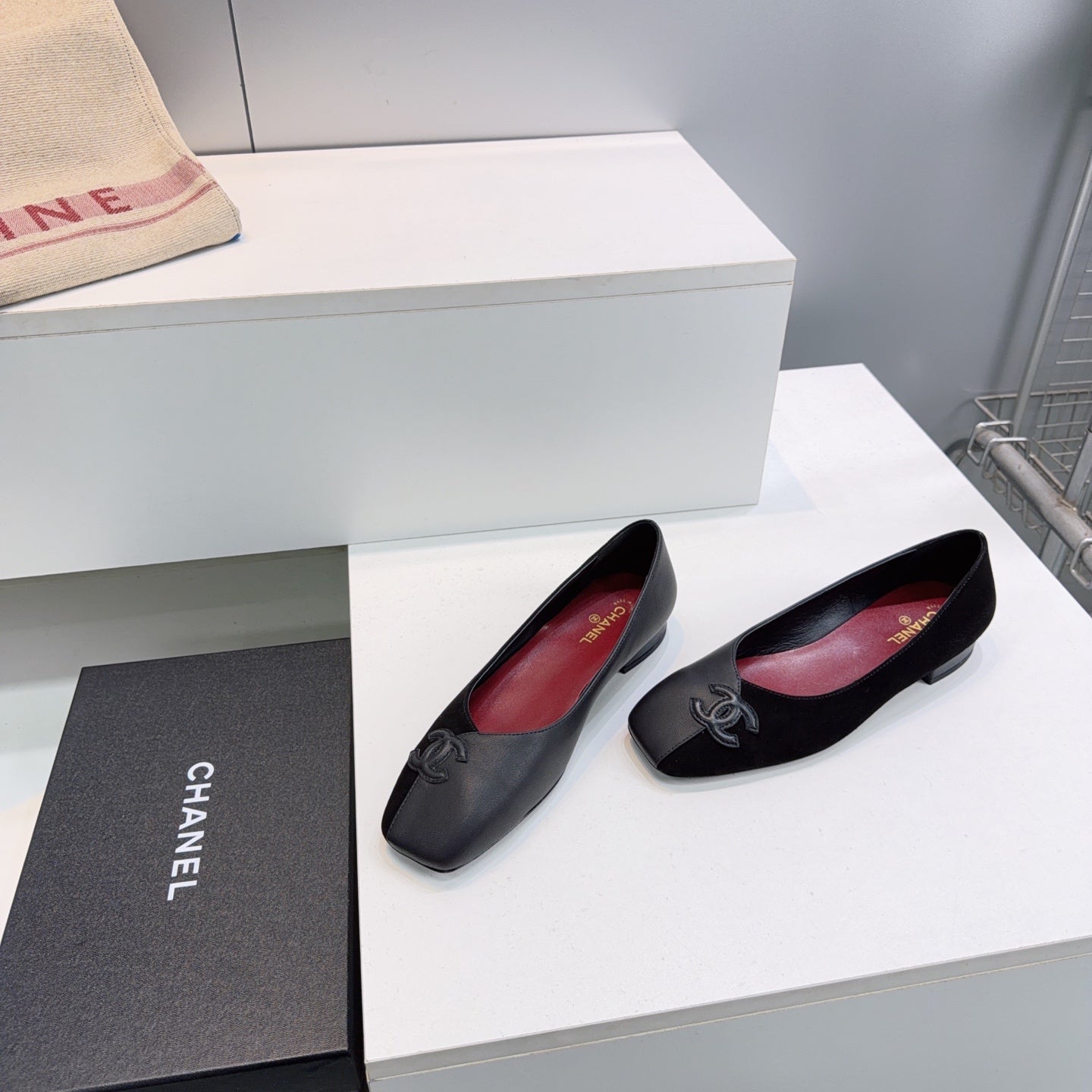 CHANEL 26S SQUARE-TOE FLATS IN BLACK LAMBSKIN AND SUEDE