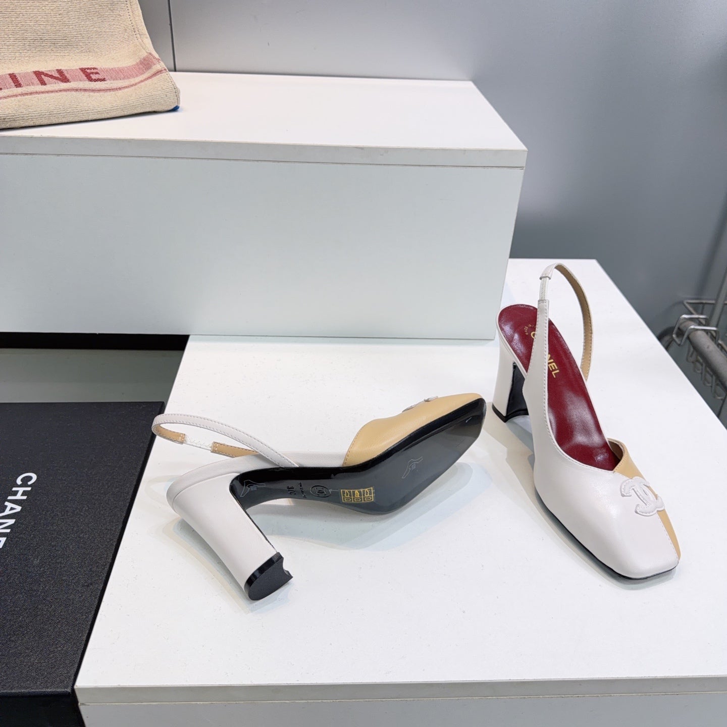CHANEL 26S SLINGBACK 100 MM IN BEIGE AND WHITE LAMBSKIN
