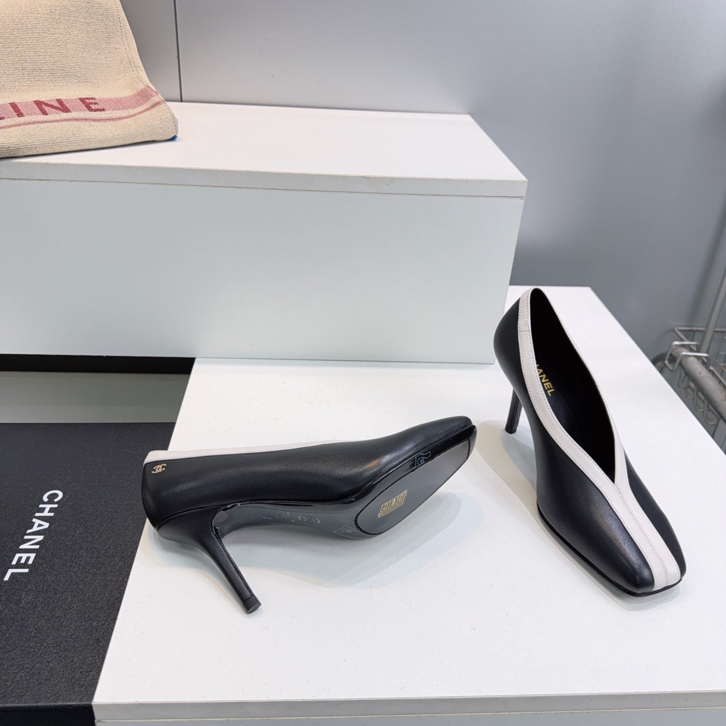CHANEL 26S HIGH HEELS 100 MM IN BLACK CALFSKIN