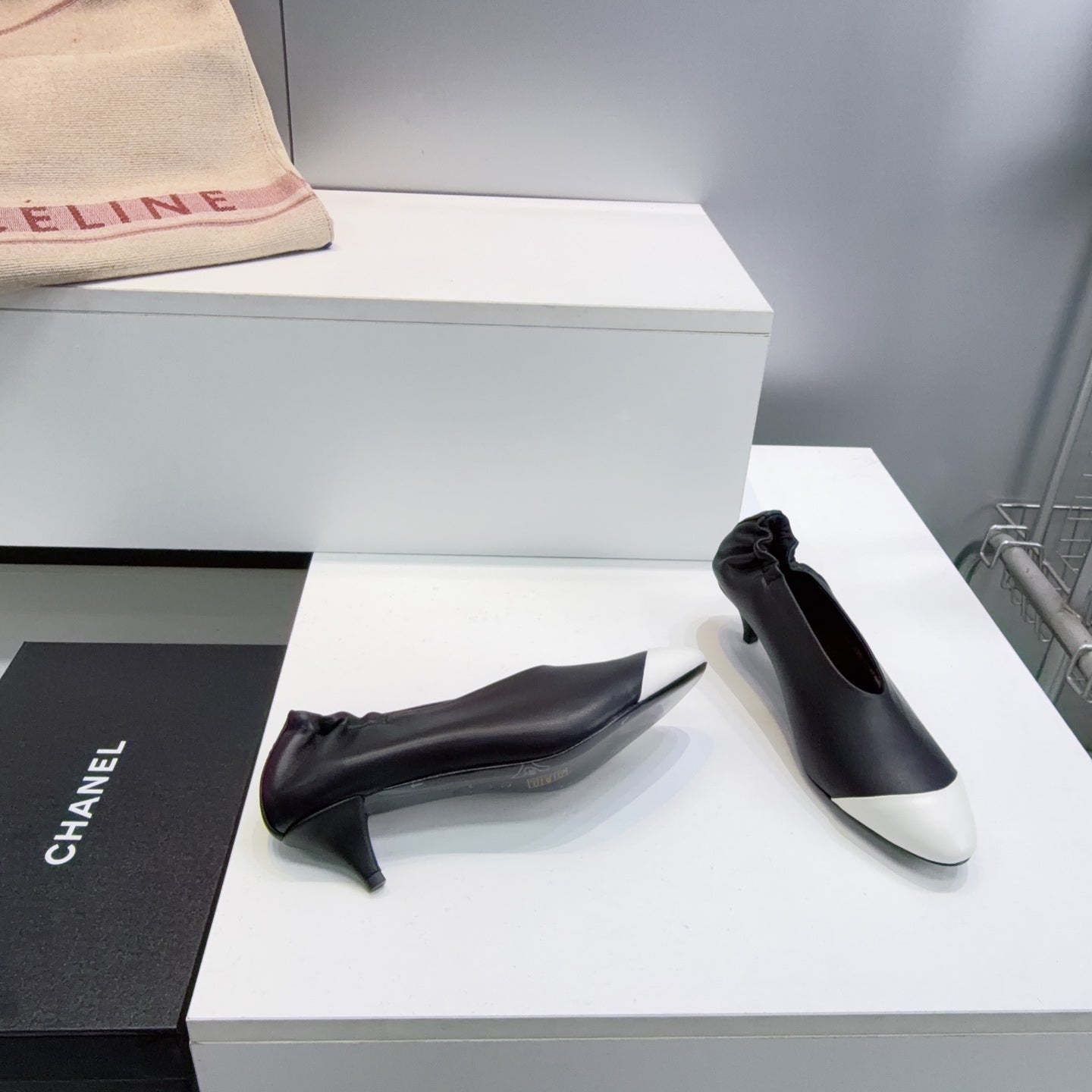 CHANEL 26S COLOR-BLOCK HIGH HEELS 45 MM IN BLACK LAMBSKIN