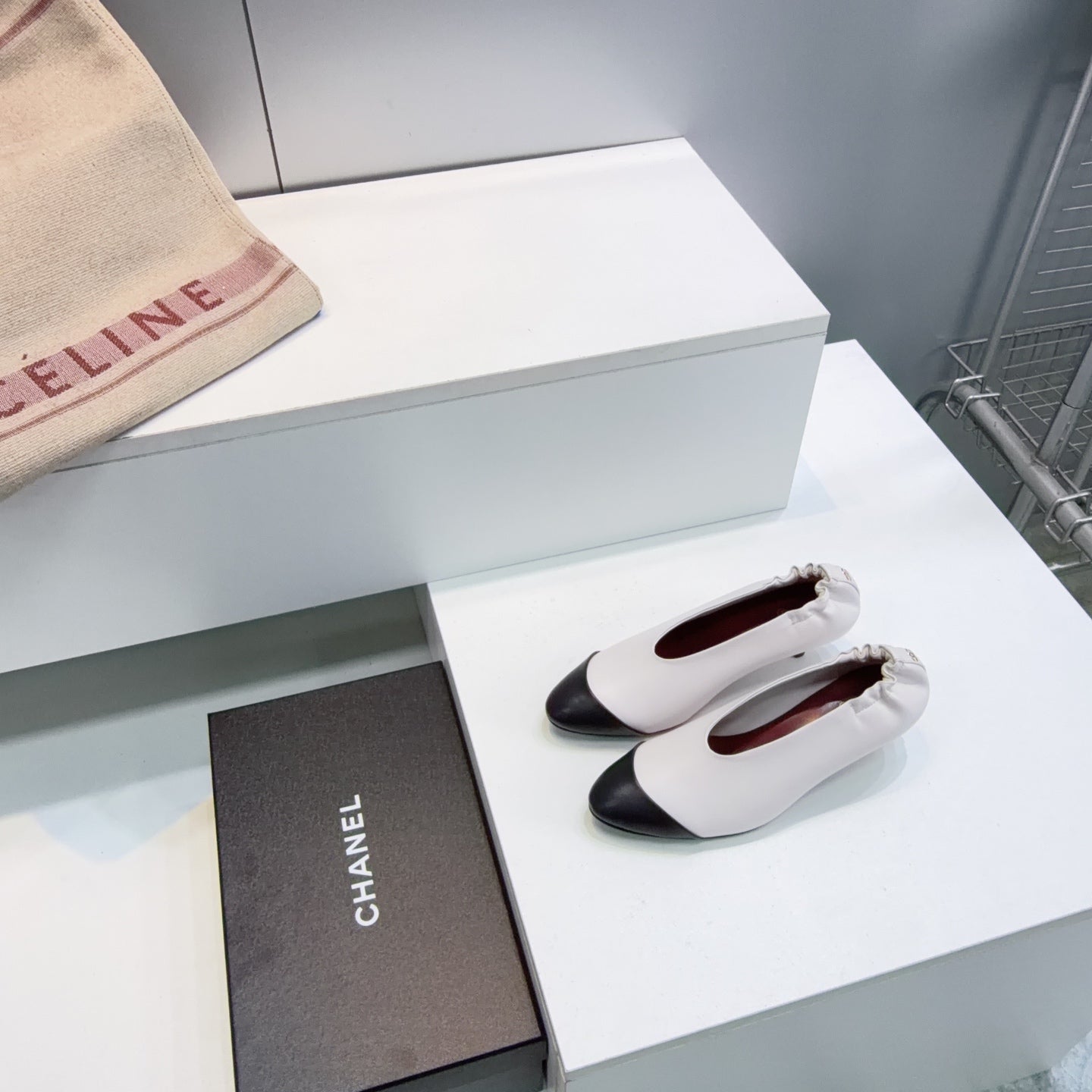 CHANEL 26S COLOR-BLOCK HIGH HEELS 45 MM IN WHITE LAMBSKIN