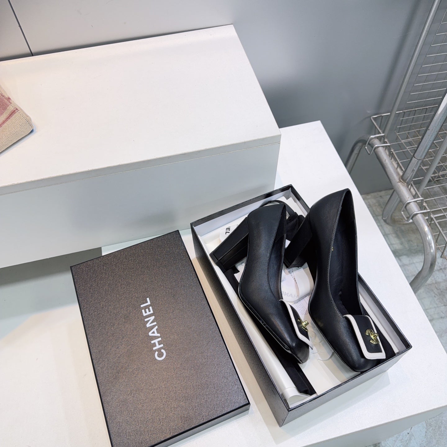 CHANEL 26S SQUARE-TOE HIGH HEELS 95 MM IN BLACK WITH WHITE TRIM LAMBSKIN