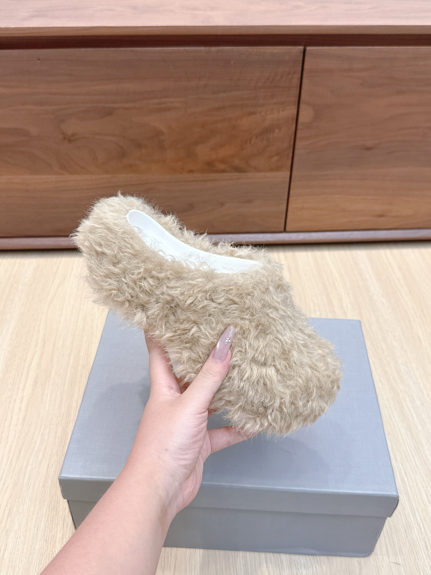 BALENCIAGA 25S MULES IN BEIGE FAUX FUR