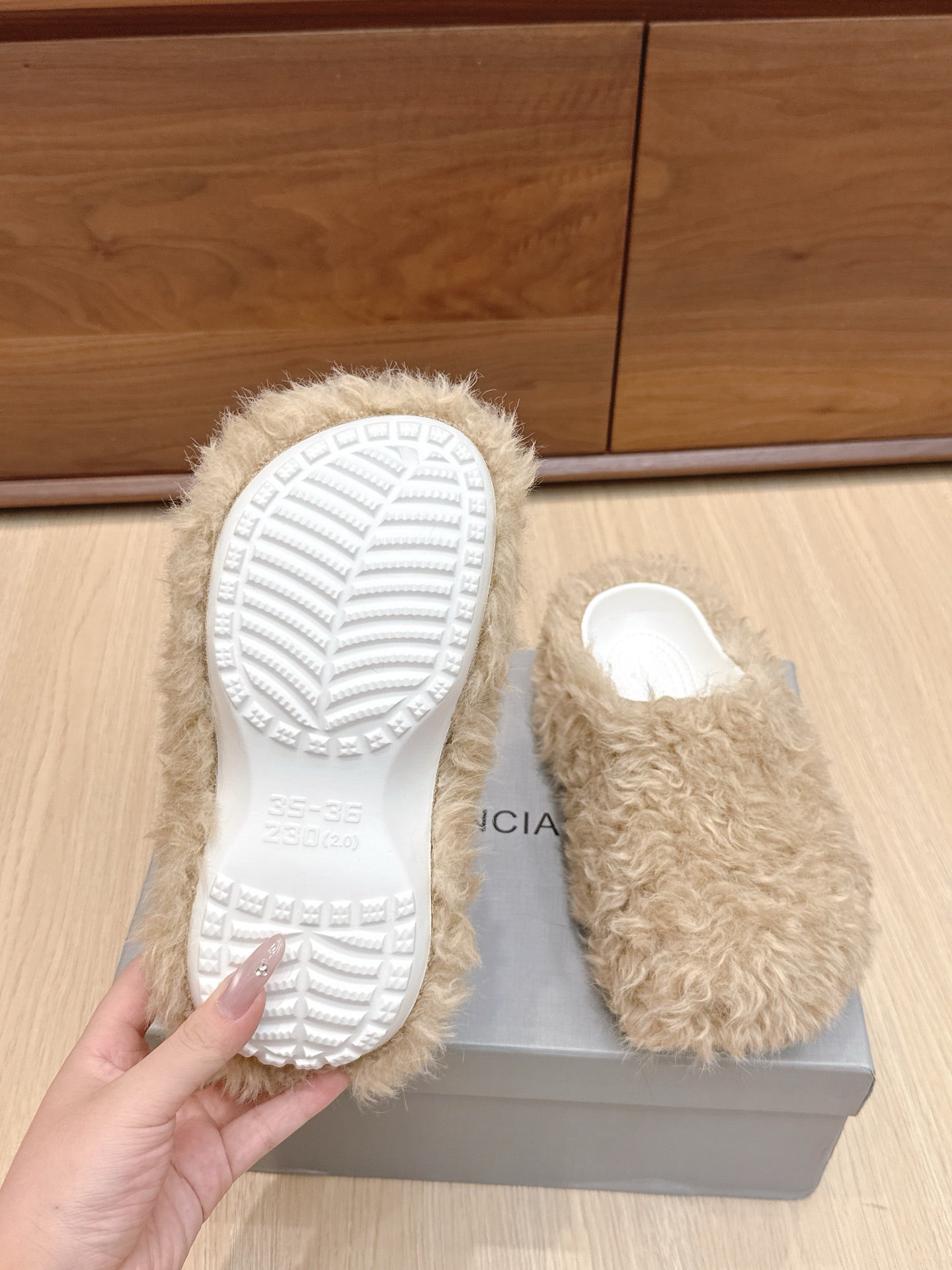 BALENCIAGA 25S MULES IN BEIGE FAUX FUR