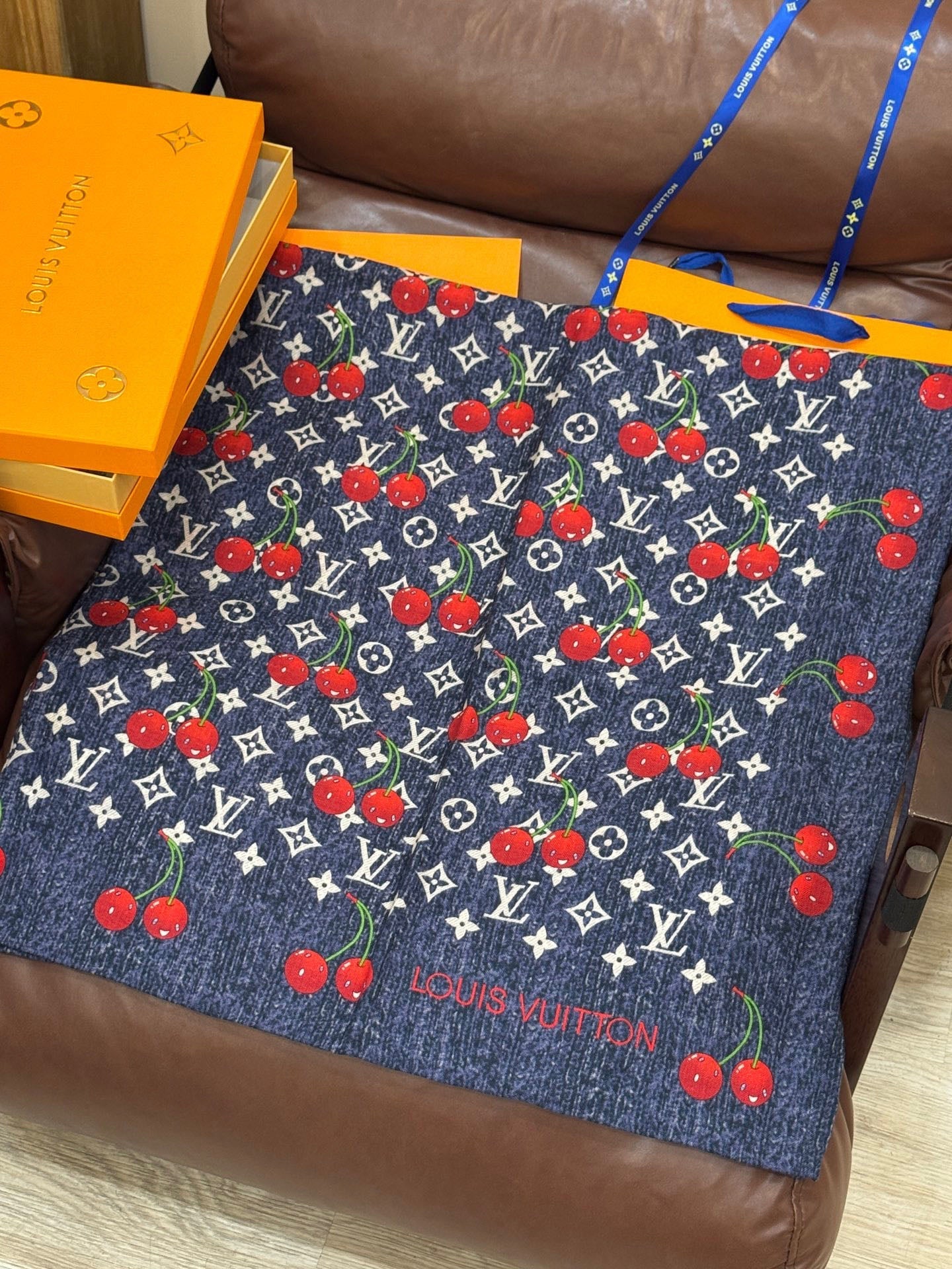 LV SCARF 140 CM IN SILK-CASHMERE BLEND 737269