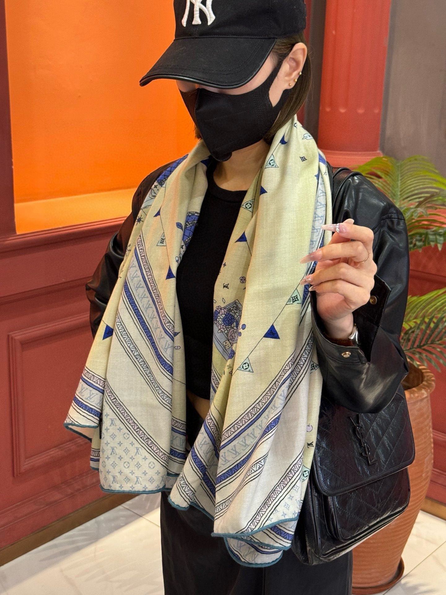 LV SCARF 140 CM IN SILK-CASHMERE BLEND 737274