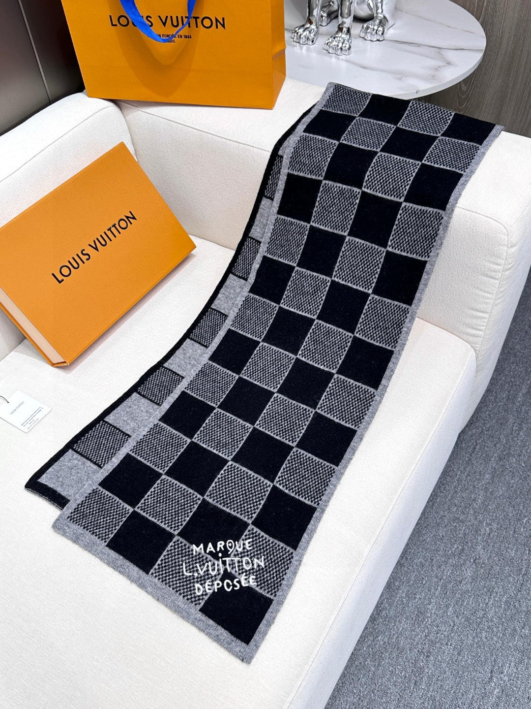 LV SCARF 180 CM IN CASHMERE 682079