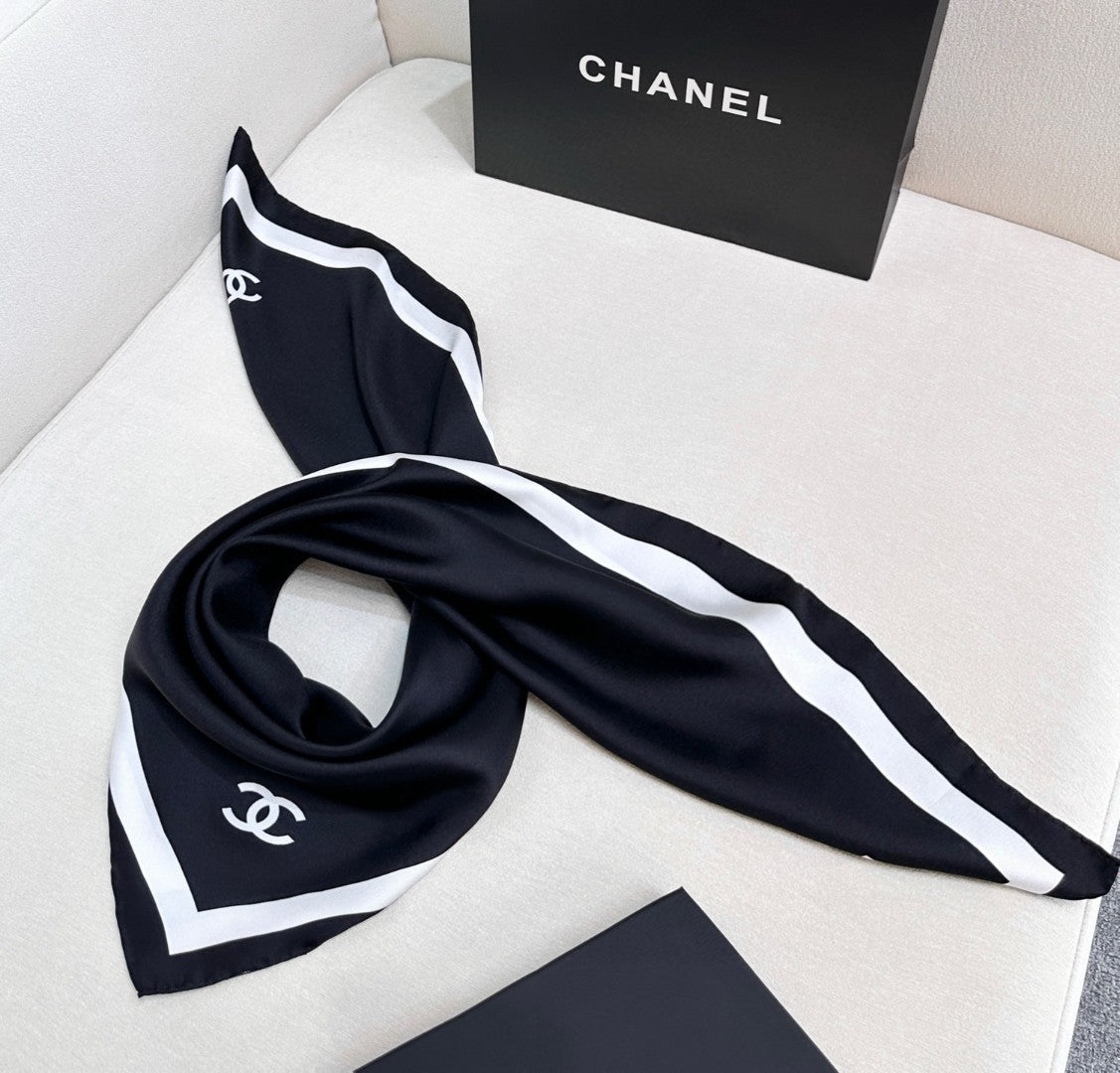 CHANEL 26S SCARF 90 IN SILK 303206