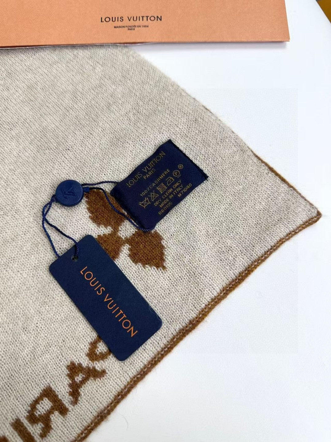 LV SCARF 180 CM IN CASHMERE 700778
