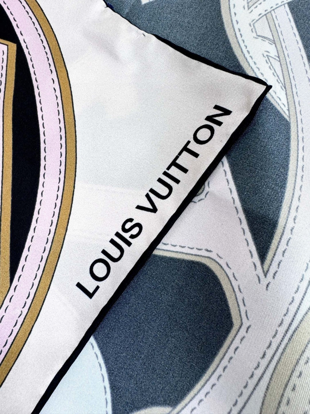 LV SCARF 90 CM IN SILK 720000