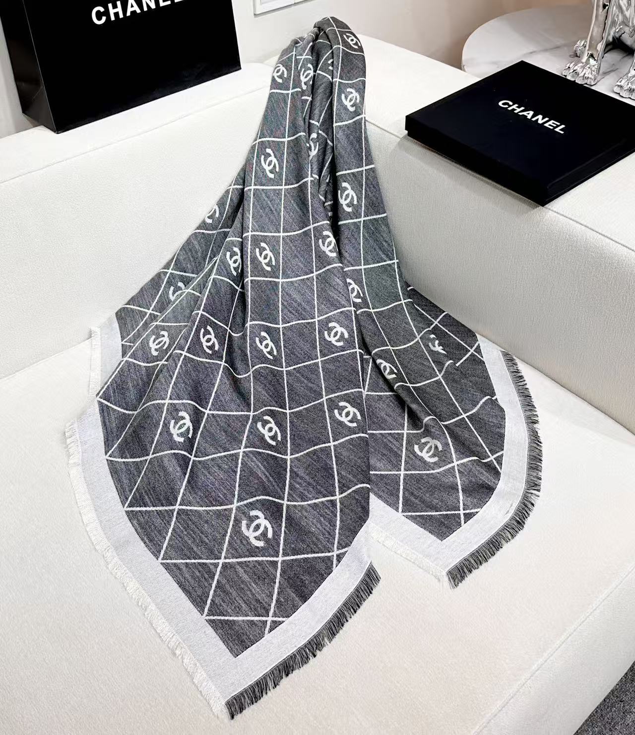 CHANEL 26S SCARF 140 IN CASHMERE AND SILK 304552