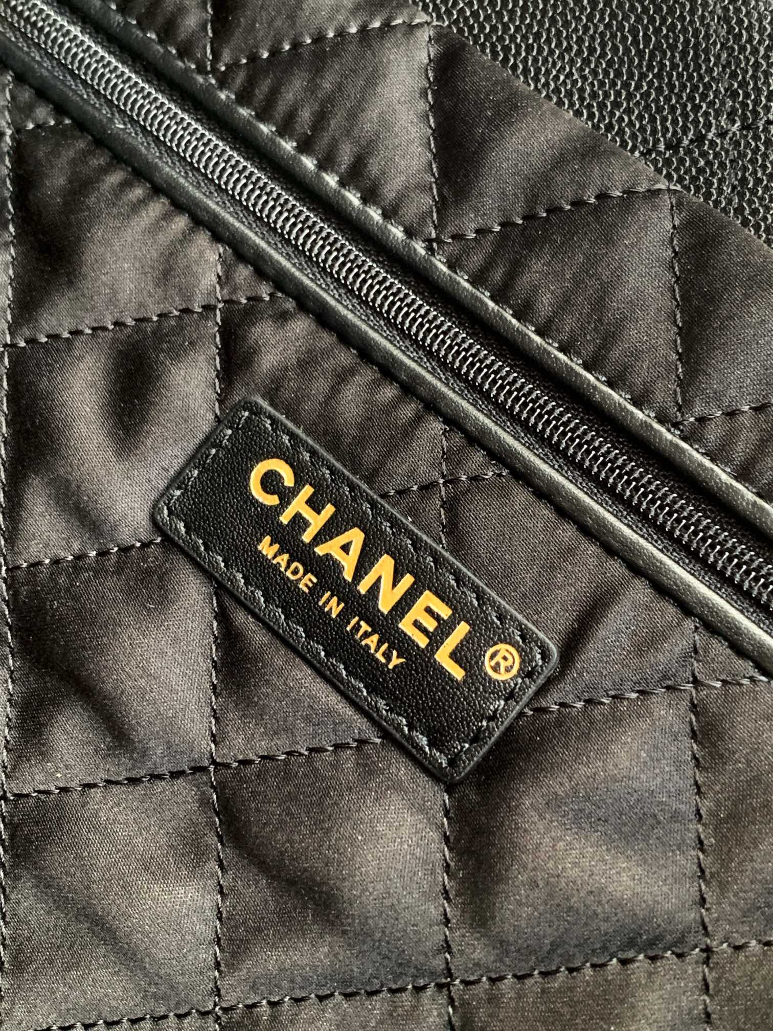 CHANEL BAG 25S 42 CM IN BLACK LAMBSKIN WITH GOLD HARDWARE