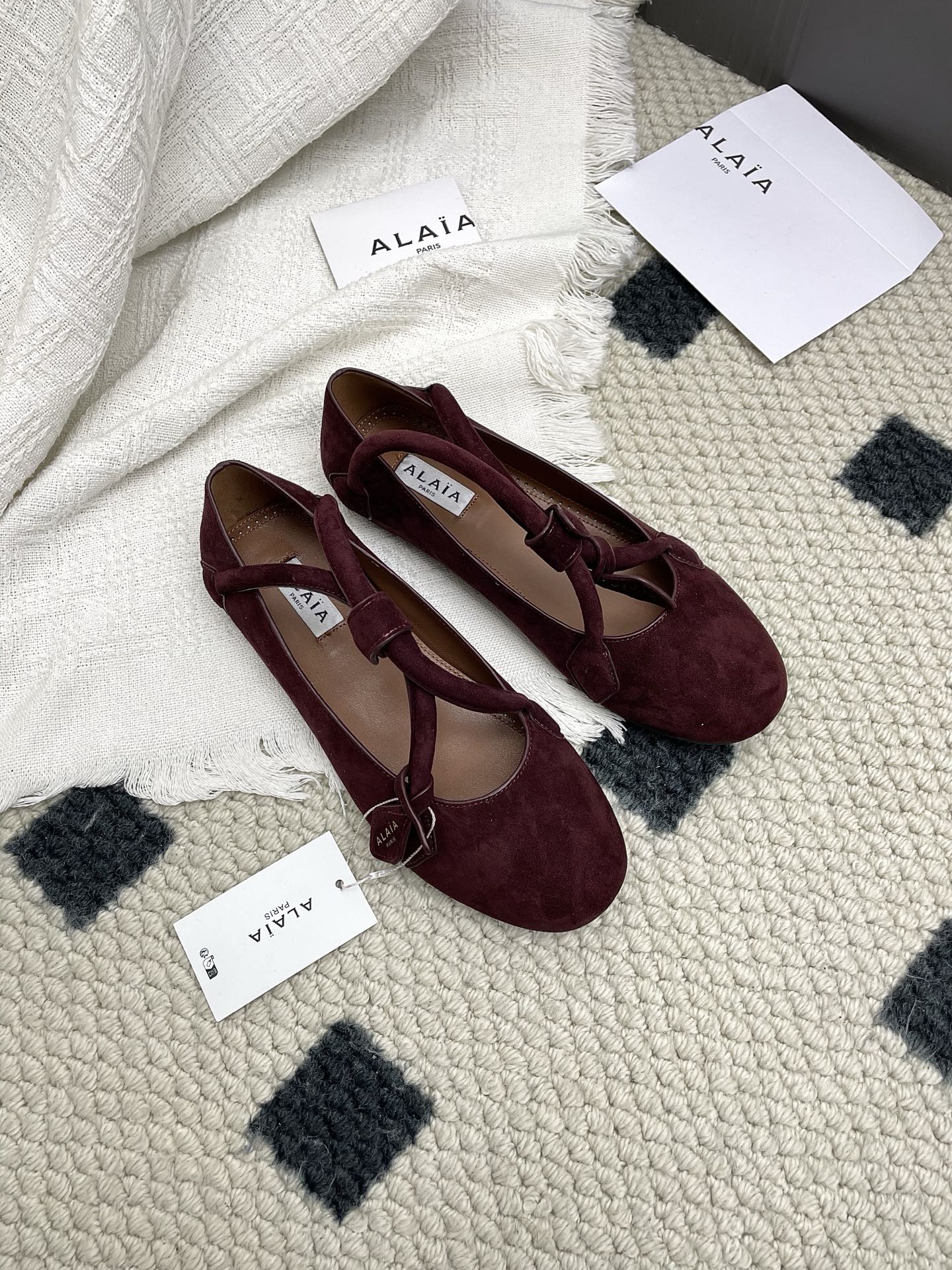 ALAIA 26S BALLET TECKEL IN DARK RED SUEDE