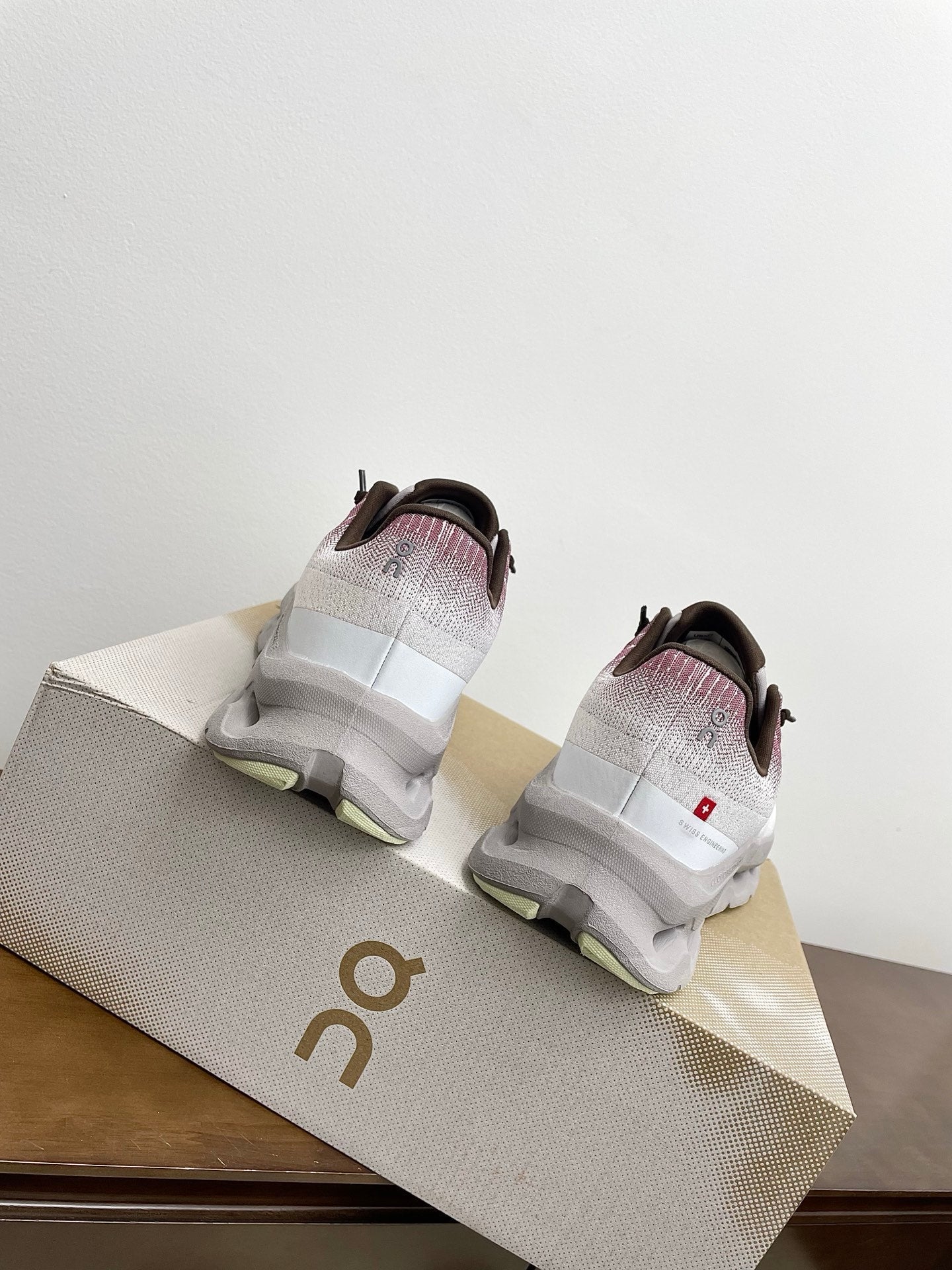 LOEWE 26S CLOUDTILT SNEAKER IN DARK BROWN IVORY RECYCLED POLYESTER